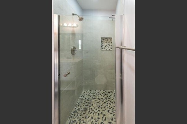 Building Photo - 428 Saxony Way