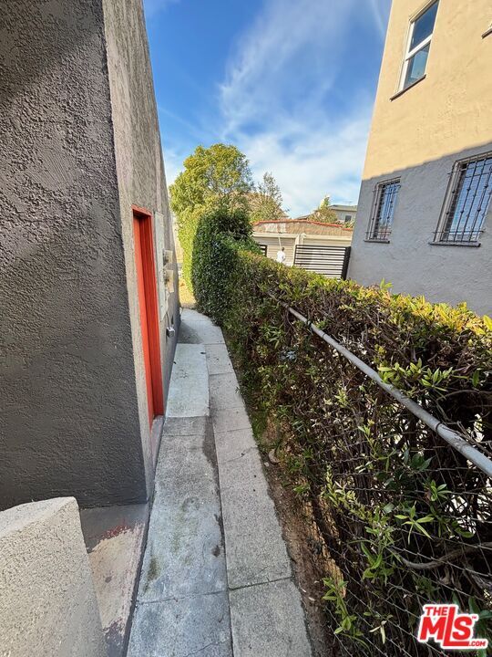 Building Photo - 1075 S Ogden Dr