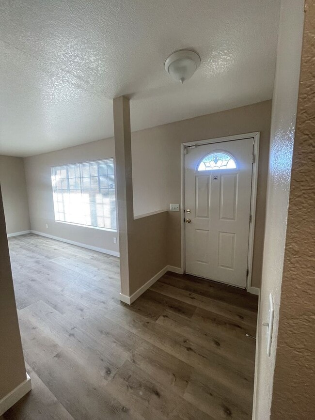 Building Photo - 8925 Satinwood Ave