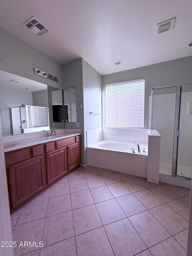 Building Photo - 22043 W Shadow Dr