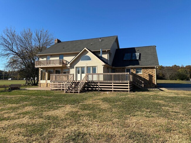 Building Photo - FOR LEASE - 4 Bed, 4 Bath, 5000sqft, 1.5 a...