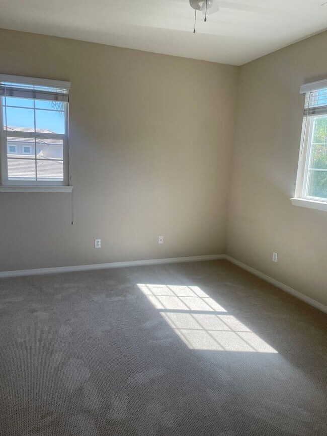 Building Photo - NEW PAINT AND FLOORING