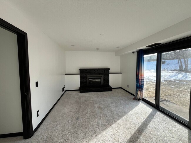 Building Photo - 9225 Garrison Way