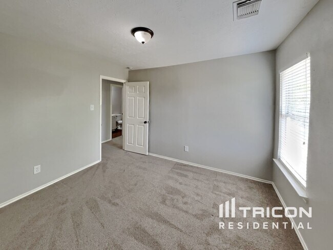 Building Photo - 18432 Sunrise Oaks Ct