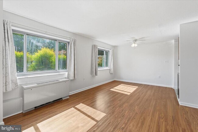 Building Photo - 1200 S Arlington Ridge Rd