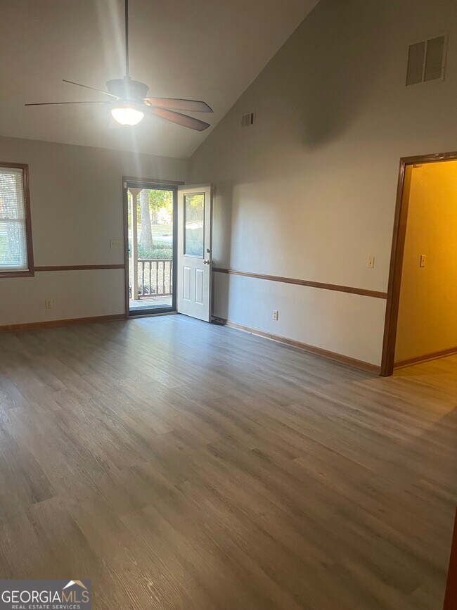 Building Photo - 3449 Creekwood Dr SE