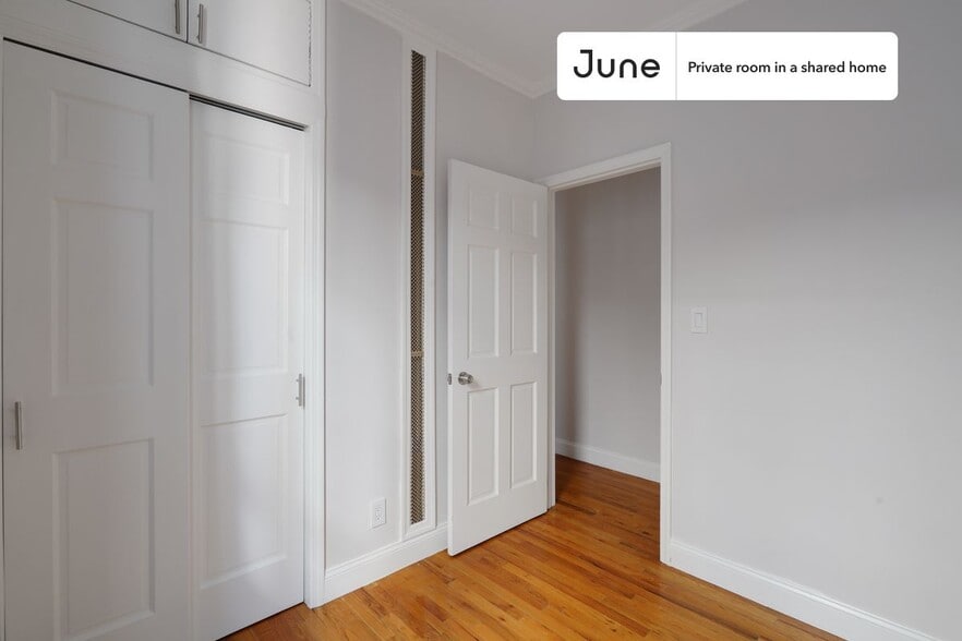 Building Photo - Room in Shared 4 bed/1 bath home