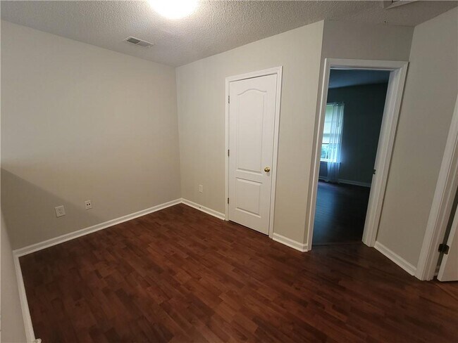 Building Photo - 228 Fox Creek Blvd