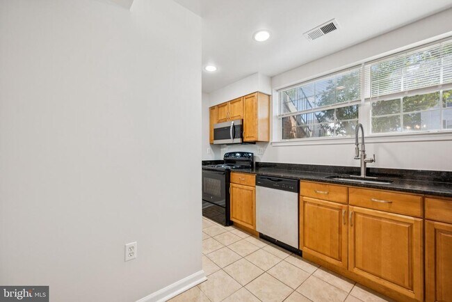 Building Photo - 14910 Cherrywood Dr