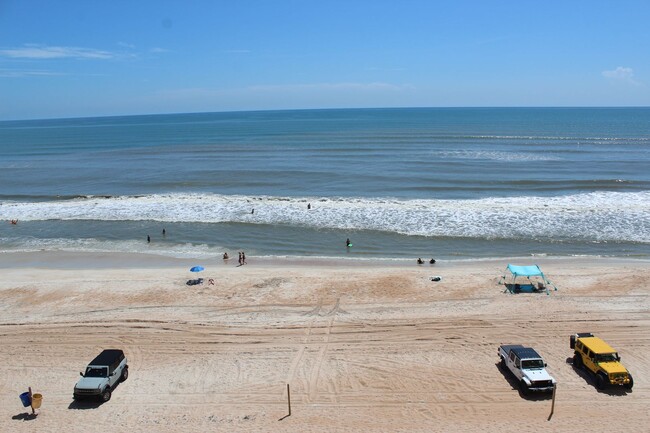 Building Photo - Ocean front 2 bed 2 bath condo