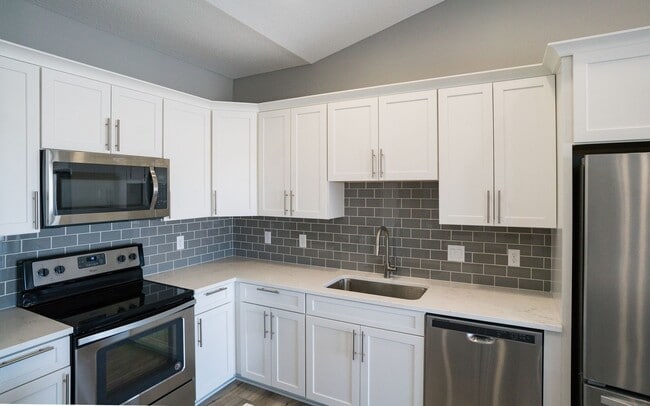 Building Photo - HUGE 4 Bed Home for Rent!