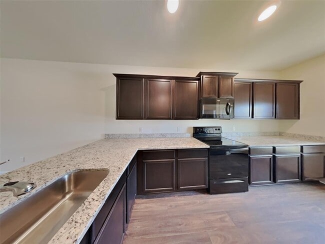 Building Photo - 105 Pettigrew Ct