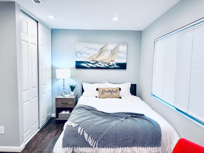 Building Photo - 2621 Wallace Ave