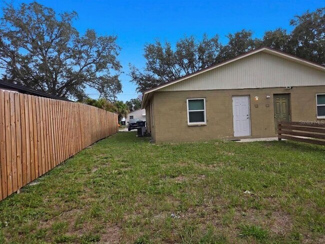 Building Photo - 2410 W Cypress St