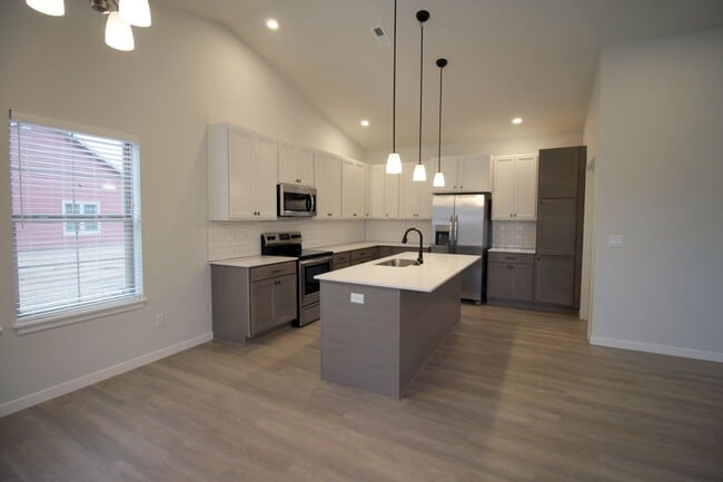 Building Photo - 2206 Rocky Ln