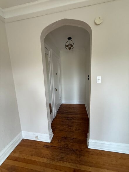 Building Photo - 8538 Saint Louis Ave