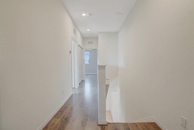 Building Photo - 1101 Vermilion Dr