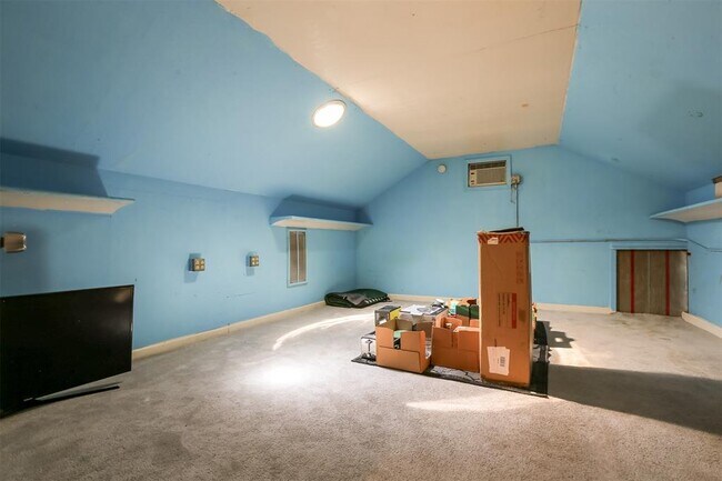 Building Photo - 308 E 32nd St