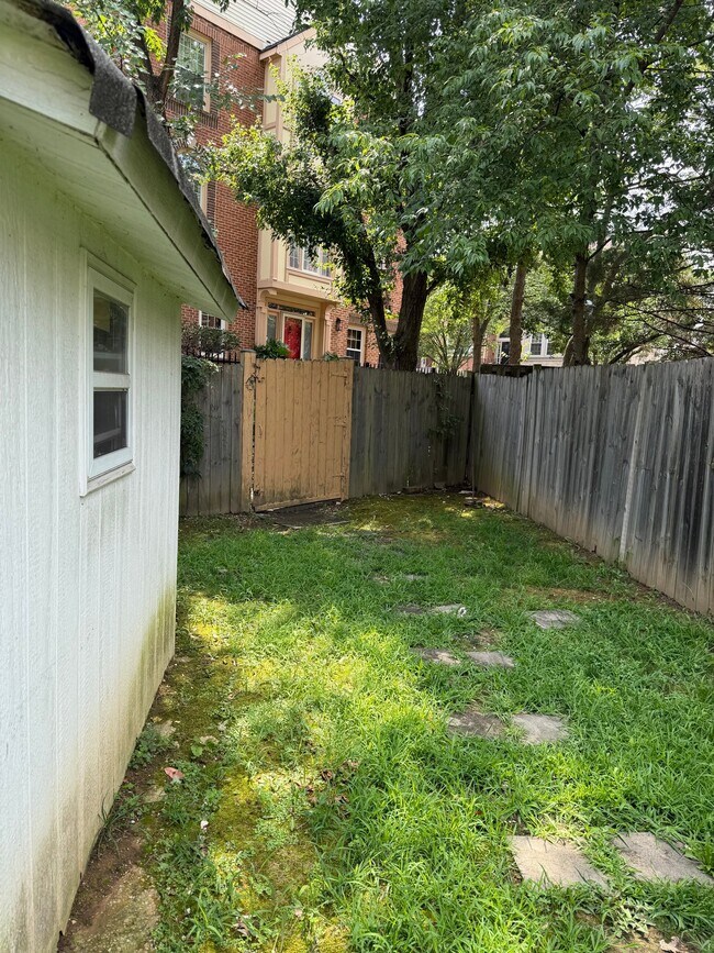 Building Photo - 6430 Gildar St