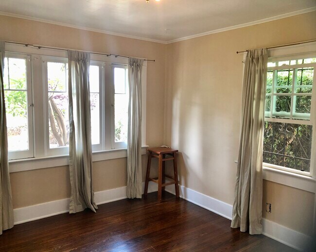 Building Photo - 654 Tularosa Dr