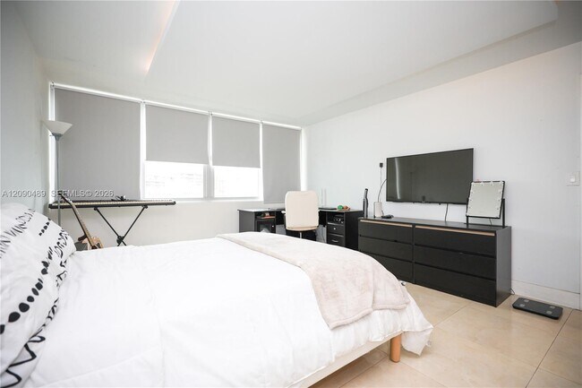 Building Photo - 7135 Collins Ave