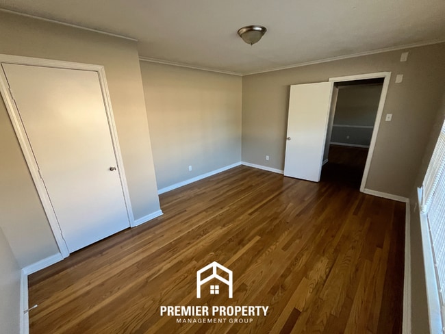 Building Photo - 1601 Favell Dr