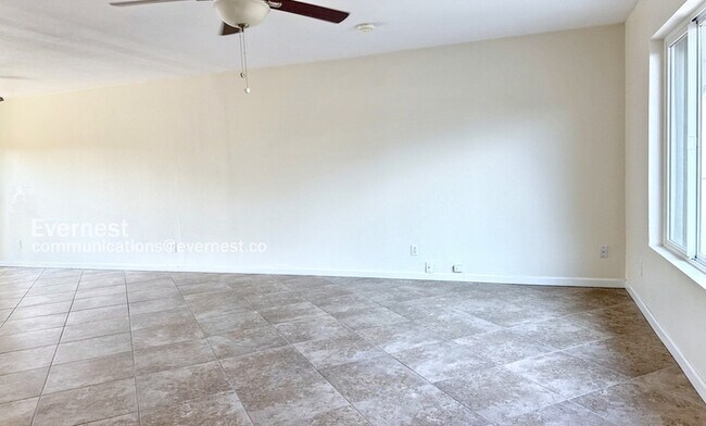 Building Photo - 8726 E Bonnie Rose Ave