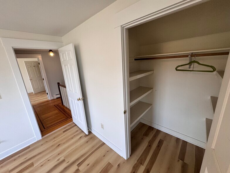 Building Photo - 253 Davis Rd