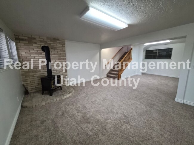 Building Photo - Beautiful Orem Home New Paint and Flooring