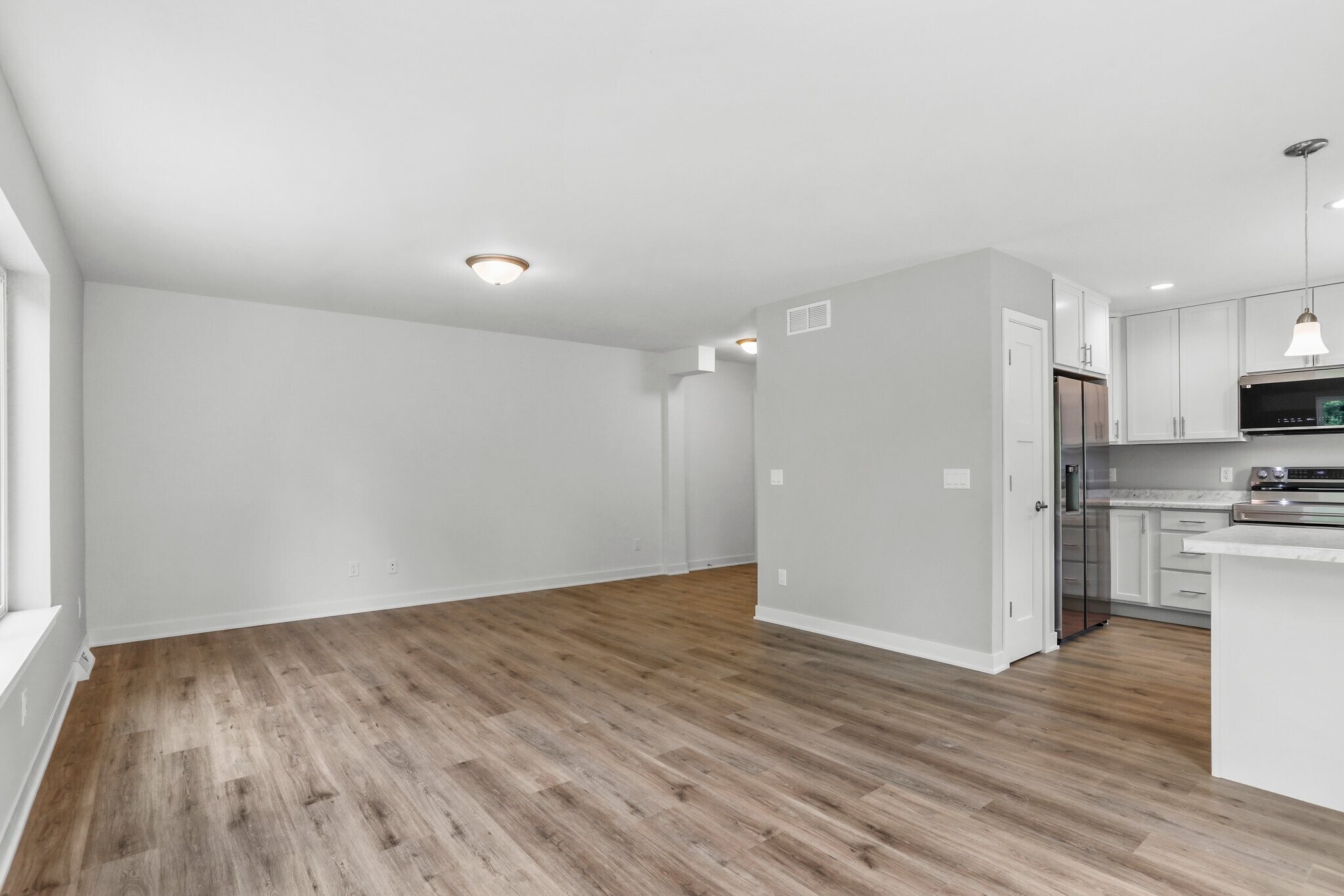 Living Dining - 200 Chalet Dr