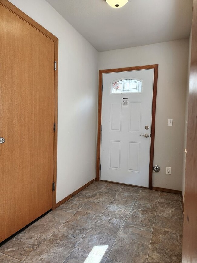 Building Photo - Cozy 3 Bedroom House!!! Ready For New Tena...