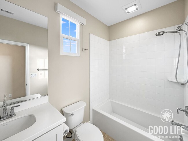 Building Photo - Stunning 3Bd/3.5Ba Home in Irvine w/Large Patio, Modern Design and 2 Master Suites!