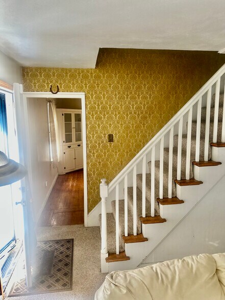 Building Photo - 151 Warner St