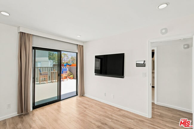 Building Photo - 23 Privateer St