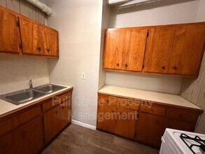 Building Photo - Chester Manor