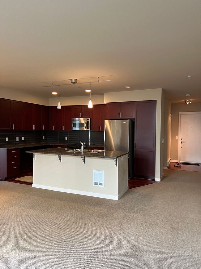 Building Photo - Bainbridge Island Condo