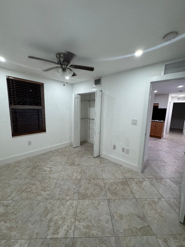 Building Photo - 1521 E 7th Ct