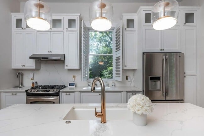 Building Photo - 242 Haralson Ave NE