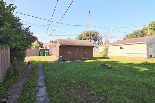 Building Photo - Lovely Speedway Bungalow