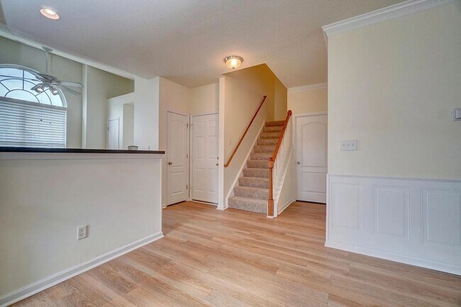 Building Photo - 3 Bedroom Townhouse in North Suffolk