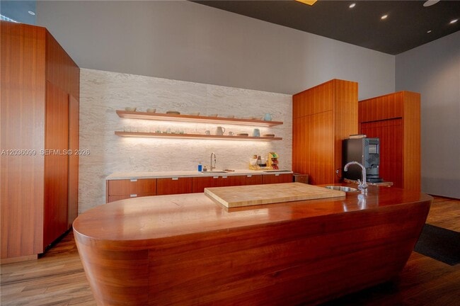 Building Photo - 1300 Brickell Bay Dr