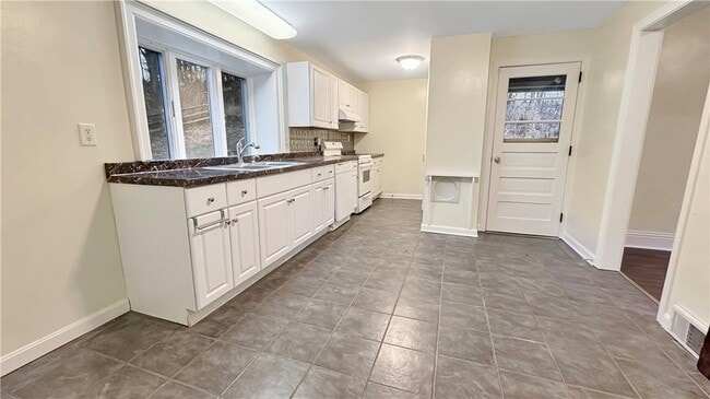 Building Photo - 170 Stone Quarry Rd