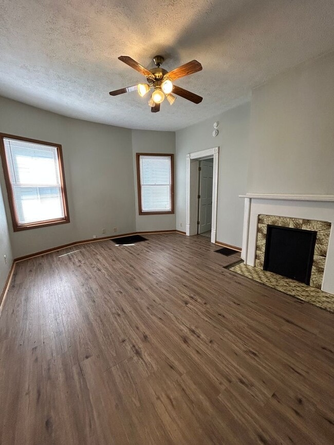 Building Photo - 638 N 8th St