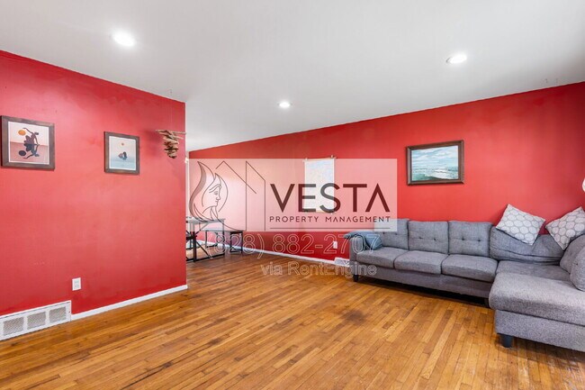 Building Photo - 60 Greeley St