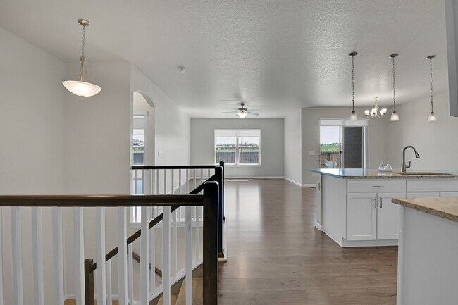 Building Photo - $2,895.00 - $500 OFF First Month's Rent - ...