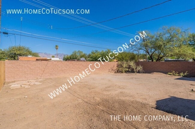 Building Photo - 3949 E 2nd St