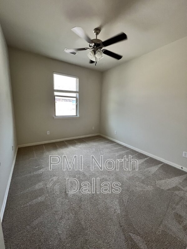 Building Photo - 532 S Greenville Ave