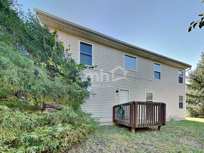 Building Photo - 552 Wildlife Ct