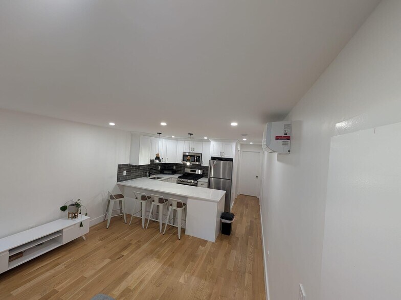 Kitchen - 661 Decatur St