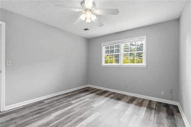 Building Photo - 432 Charleston Ln
